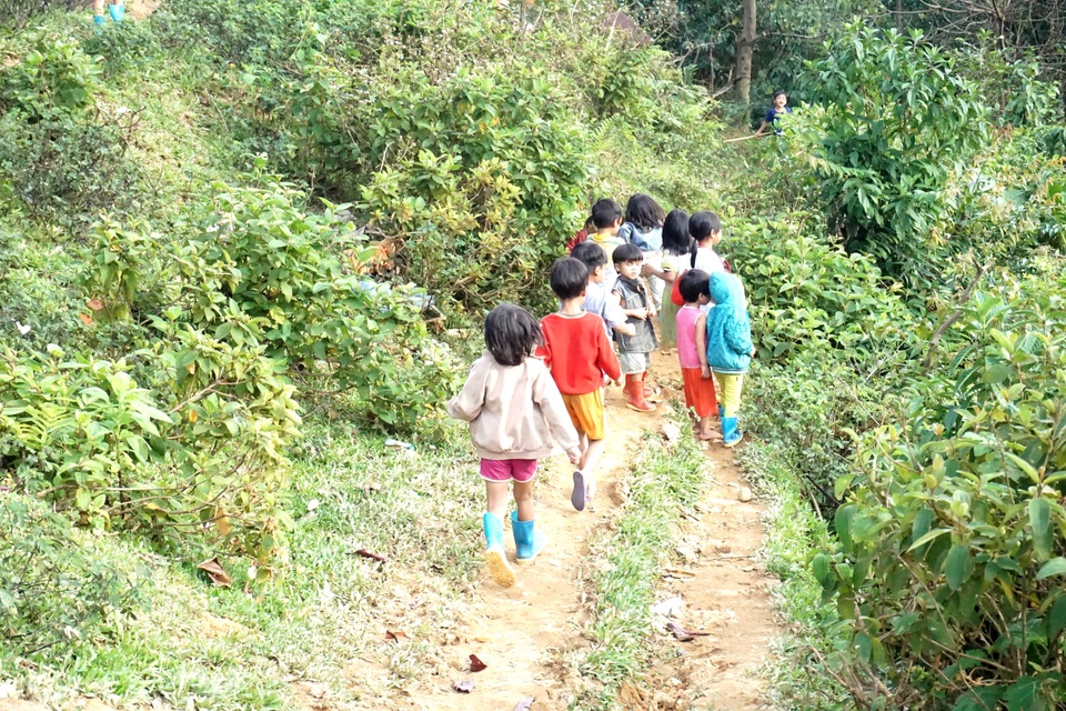 Bão giật tung mái trường, thầy trò Lấp Loa mơ lớp học kiên cố - 13