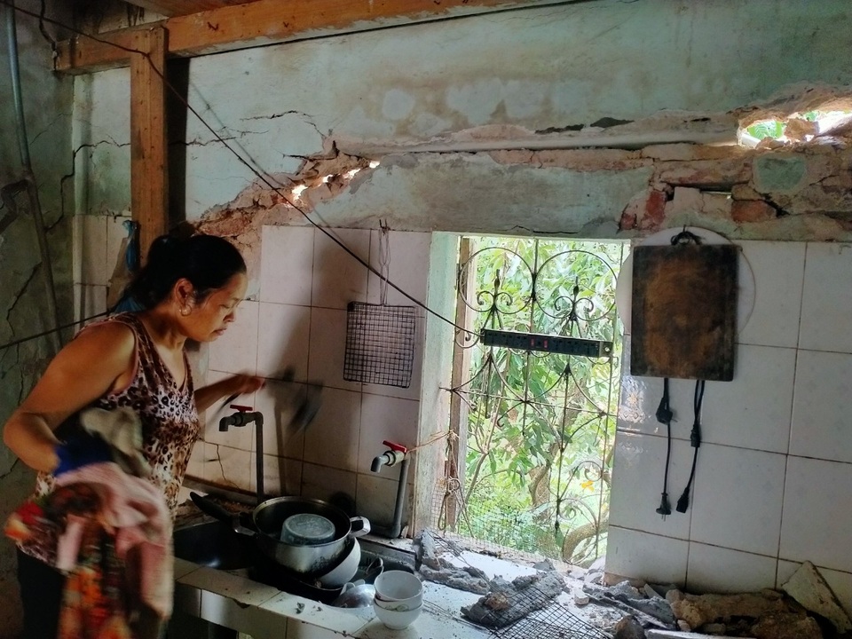 Trận động đất khiến Hà Nội rung lắc: Hàng trăm ngôi nhà nứt toác ở Sơn La - 1 Trận động đất khiến Hà Nội rung lắc: Hàng trăm ngôi nhà nứt toác ở Sơn La - 1