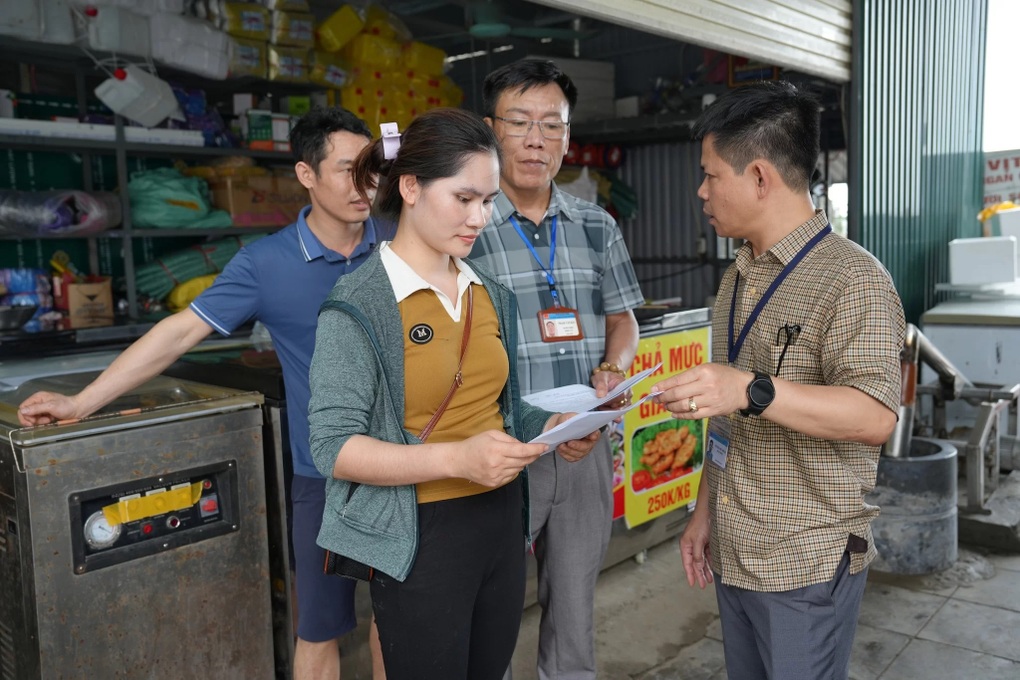 Quảng Ninh kiểm soát vệ sinh an toàn thực phẩm trên tàu du lịch ra sao? - 1 Quảng Ninh kiểm soát vệ sinh an toàn thực phẩm trên tàu du lịch ra sao? - 1