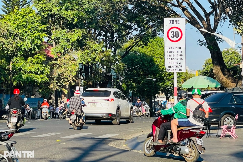 Vụ tài xế hoa mắt vì biển báo giao thông: Rút gọn thông tin - 3 Vụ tài xế hoa mắt vì biển báo giao thông: Rút gọn thông tin - 3