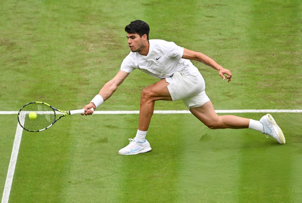 Alcaraz thắng nhanh, Sinner tiếp tục vất vả tại Wimbledon - 2