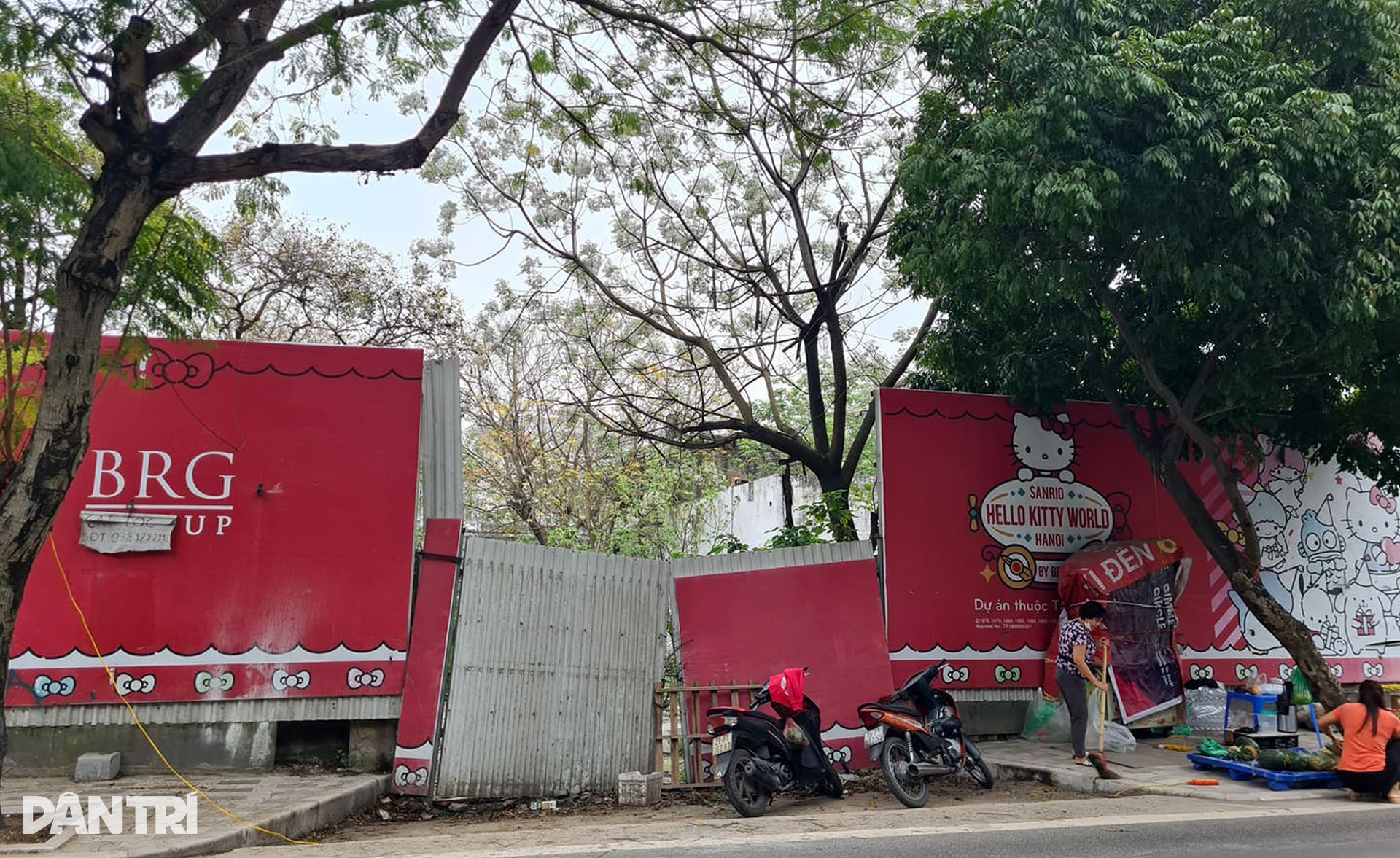 Lô đất vàng còn sót cạnh hồ Tây bất ngờ xuất hiện bảng tên Tân Hoàng Minh - 17 Lô đất vàng còn sót cạnh hồ Tây bất ngờ xuất hiện bảng tên Tân Hoàng Minh - 17
