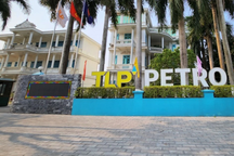 Cấm xuất cảnh chủ doanh nghiệp xăng dầu đầu mối nợ thuế 100 tỷ đồng