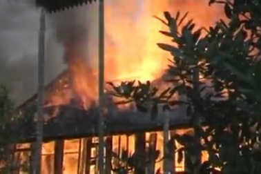 Huy động lực lượng công an, quân sự dập đám cháy nhà dân