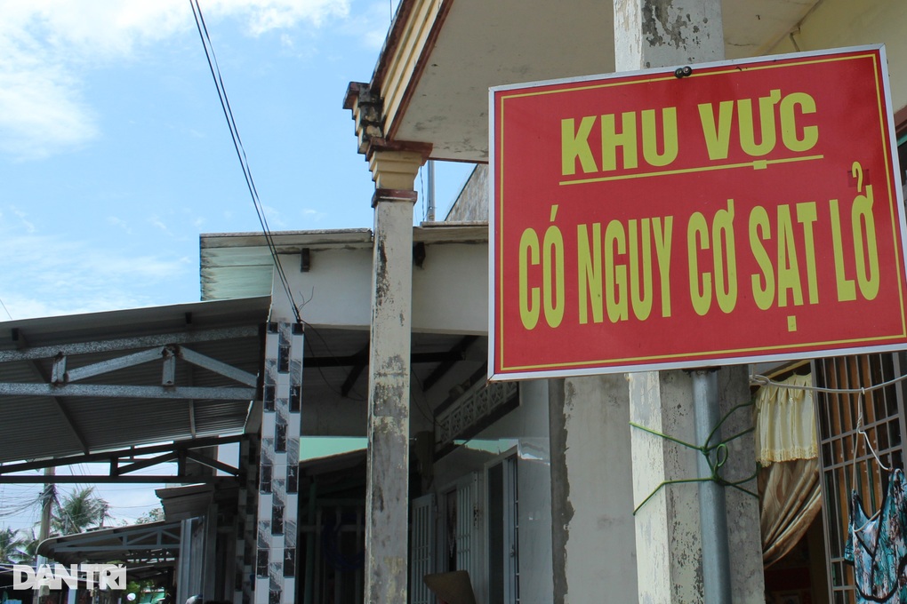 Sạt lở đe dọa gần 100 căn nhà: Chỉ 15 phút, cả căn nhà của tôi sụt hết - 7 Sạt lở đe dọa gần 100 căn nhà: Chỉ 15 phút, cả căn nhà của tôi sụt hết - 7