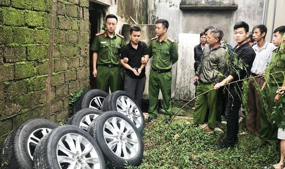 Ngày chạy taxi, tối lùng ô tô để... tháo bánh - 2 Ngày chạy taxi, tối lùng ô tô để... tháo bánh - 2