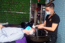 Hà Nội: Thợ cắt tóc, bán hàng, xe ôm tất bật trở lại với công việc