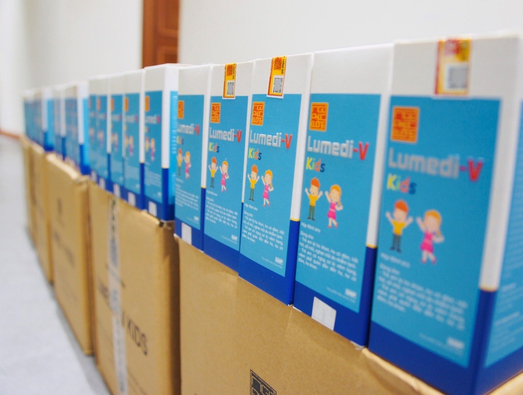 Ngũ Phúc Đường trao tặng TPBVSK Lumedi-V Kids cho 200 trẻ em tại True Love - 3 Ngũ Phúc Đường trao tặng TPBVSK Lumedi-V Kids cho 200 trẻ em tại True Love - 3