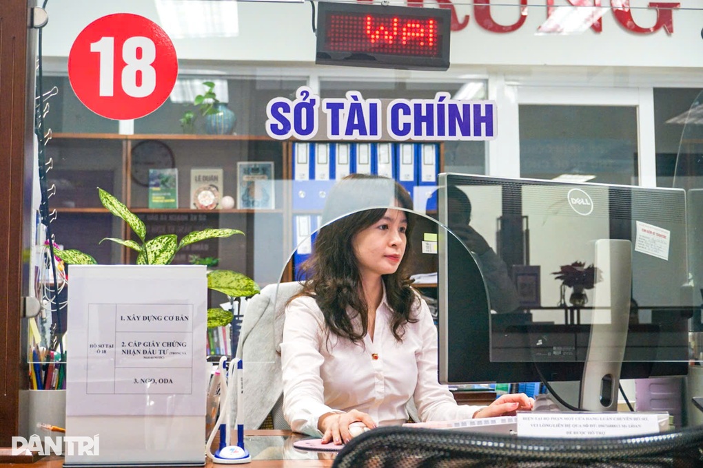 Hết cảnh khi mở công ty phải ôm cả tập hồ sơ giấy đi làm thủ tục - 1 Hết cảnh khi mở công ty phải ôm cả tập hồ sơ giấy đi làm thủ tục - 1