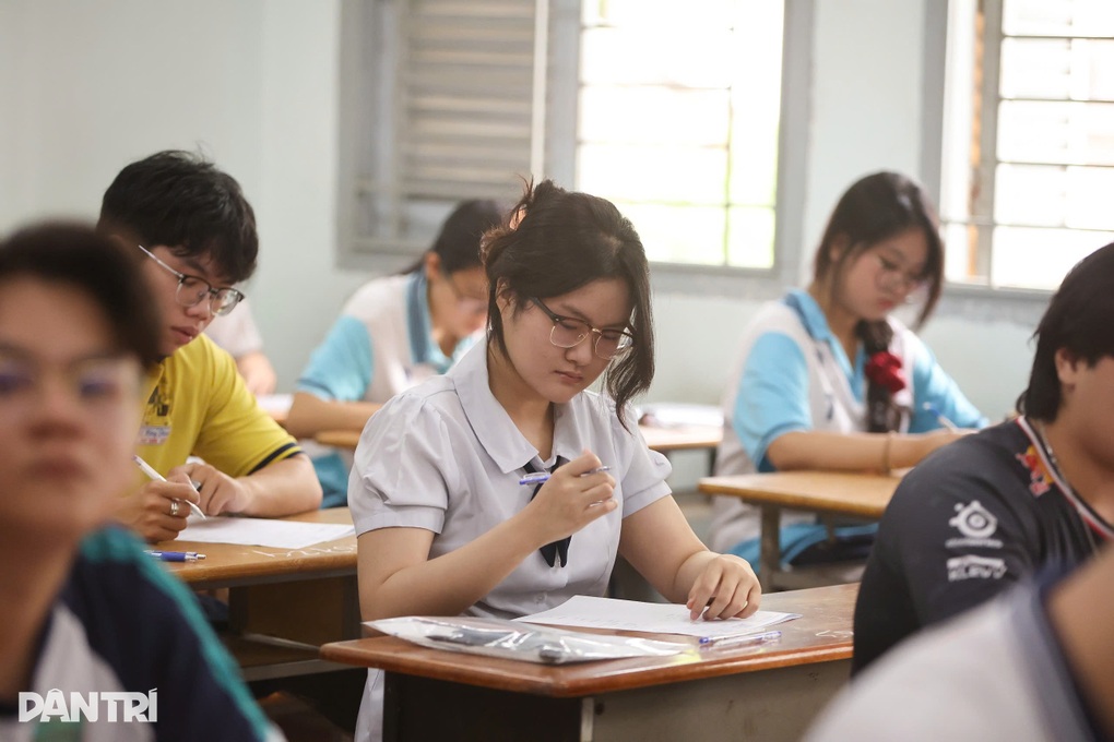Những chuyện khó tin đang xảy ra tại kỳ tuyển sinh đại học 2025 - 1 Những chuyện khó tin đang xảy ra tại kỳ tuyển sinh đại học 2025 - 1