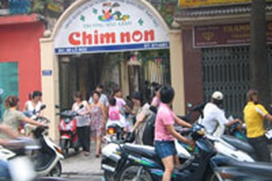 Đình chỉ công tác hiệu trưởng trường Chim Non
