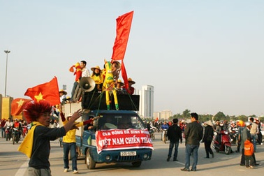 Khán giả hồi hộp chờ đón ĐT Việt Nam xuất trận