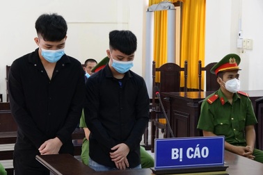 Nghi vợ ngoại tình, chồng mang hung khí đến tận nhà chém "trai lạ"