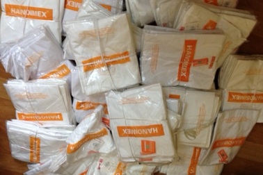 Chợ Đồng Xuân bán hàng giả cả... quần áo Hanosimex