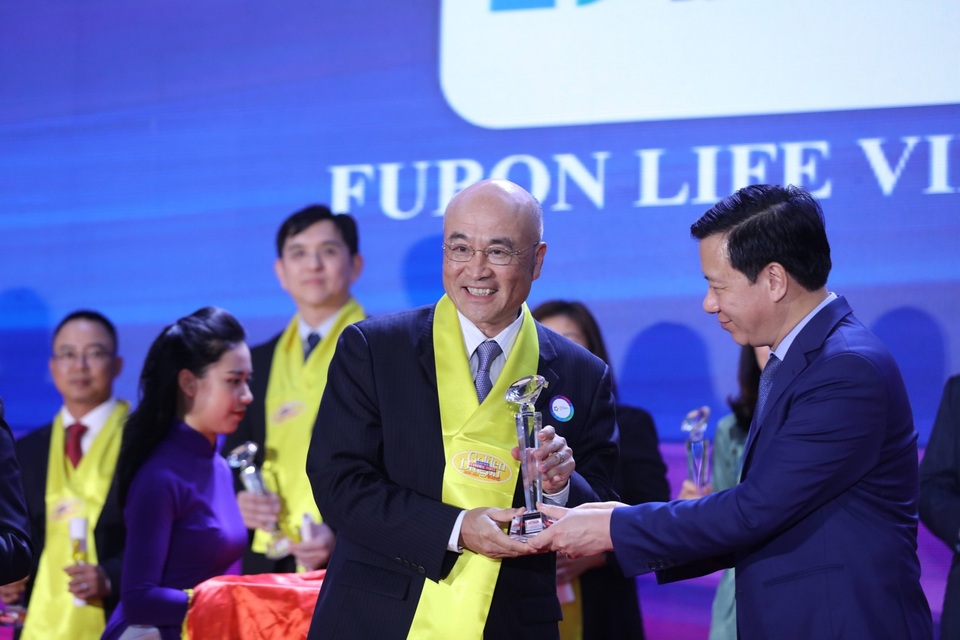 Tận tâm phát triển bền vững, Fubon Life Việt Nam nhận giải thưởng Rồng Vàng lần 8 - 2 Tận tâm phát triển bền vững, Fubon Life Việt Nam nhận giải thưởng Rồng Vàng lần 8 - 2