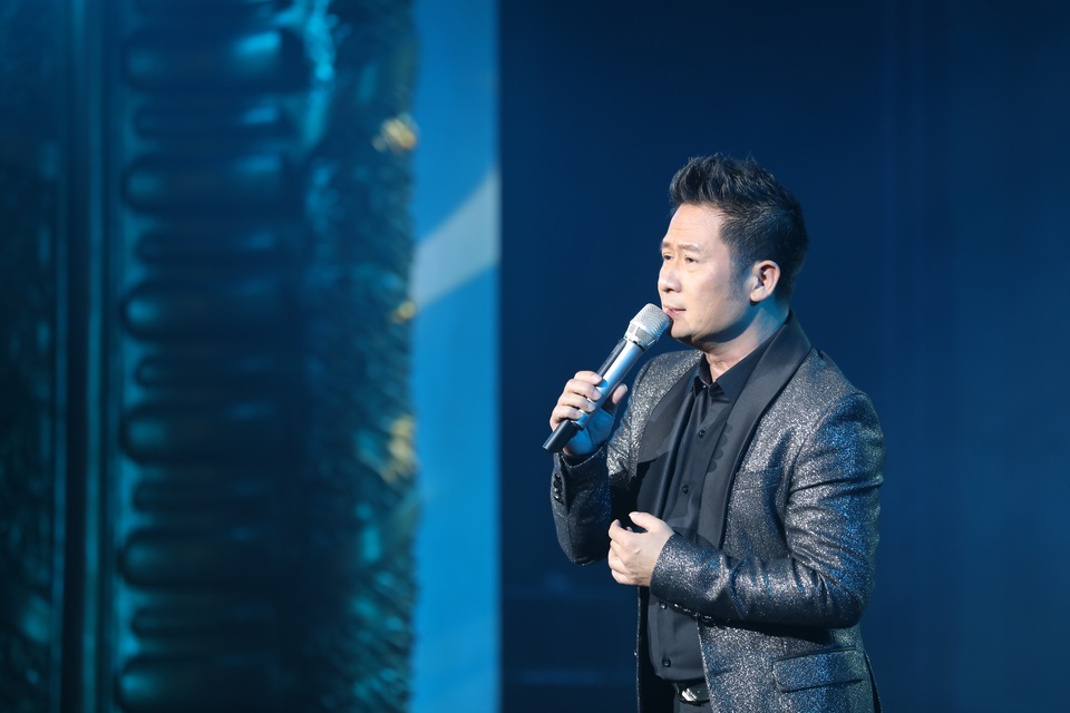 Nghệ sĩ nước mắt lưng tròng khi hát về miền Trung - 12