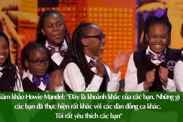 Dàn đồng ca khiến người xem cảm động