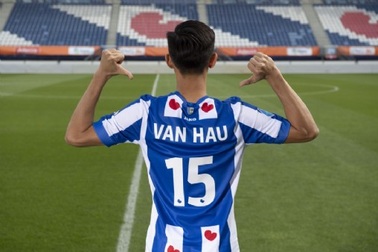 SC Heerenveen mở bán áo đấu của Văn Hậu tại Việt Nam