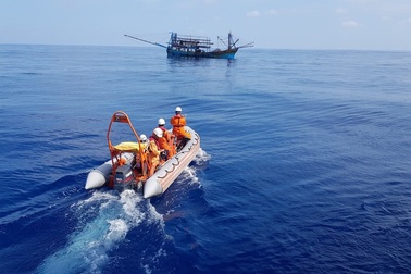 Tàu hỏng máy, 52 ngư dân Quảng Nam trôi dạt ở vùng biển Hoàng Sa