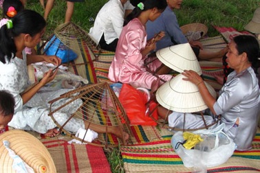Ngắm sen giấy, đi chợ quê ở Festival Huế 2010