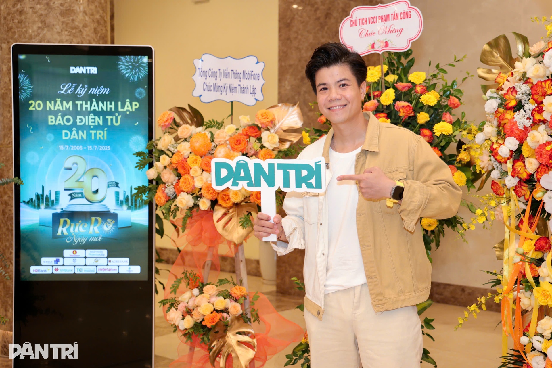 Dàn nghệ sĩ nổi tiếng, gạo cội đến dự Lễ kỷ niệm 20 năm báo Dân trí - 13 Dàn nghệ sĩ nổi tiếng, gạo cội đến dự Lễ kỷ niệm 20 năm báo Dân trí - 13