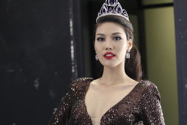 Lan Khuê nhường cơ hội thi Hoa hậu Hòa bình Quốc tế