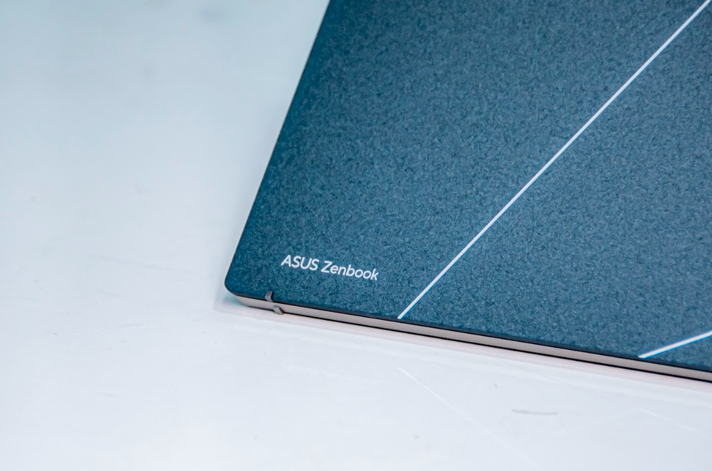 Zenbook S 13 OLED - laptop mỏng nhẹ hàng đầu thế giới - 2 Zenbook S 13 OLED - laptop mỏng nhẹ hàng đầu thế giới - 2