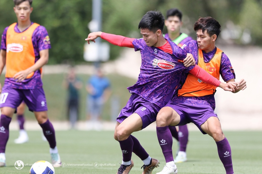 Cầu thủ U23 Việt Nam khen HLV Hoàng Anh Tuấn có lối chơi hiện đại - 3