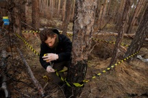 Những tình nguyện viên tìm thi thể lính tử trận trên chiến trường Ukraine