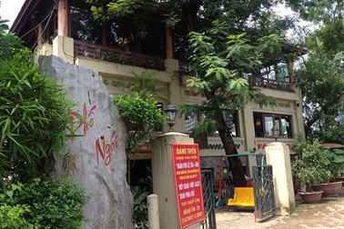 Nhà hàng "cung điện" trong vườn thú Thủ Lệ là... công trình phụ của sân tennis!