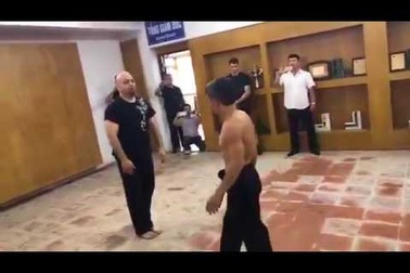 Trận đấu giữa Flores và võ sư Đoàn Bảo Châu