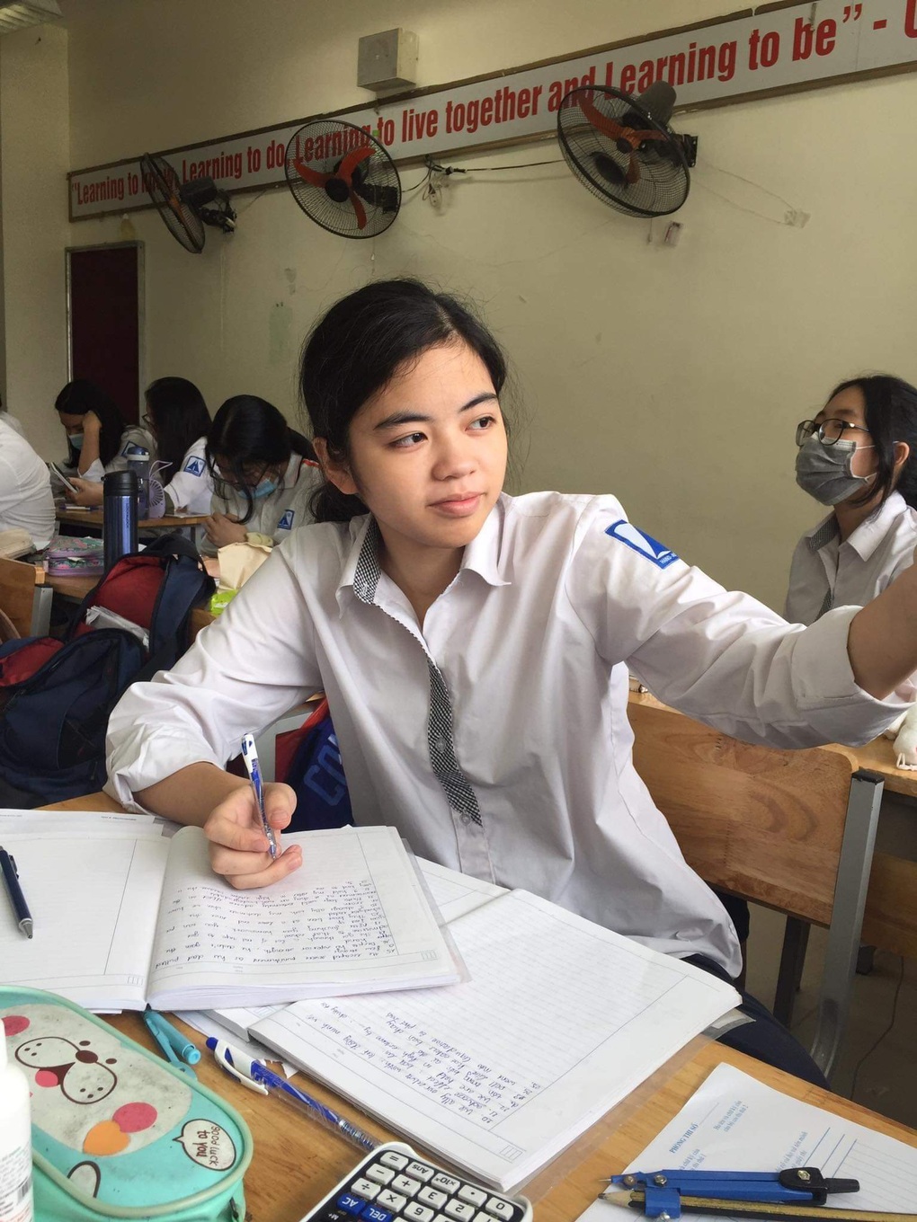 Nữ sinh giành 5 huy chương cờ vua thế giới, thi đỗ 4 trường chuyên - 3 Nữ sinh giành 5 huy chương cờ vua thế giới, thi đỗ 4 trường chuyên - 3