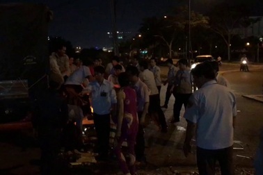 Nhiều đối tượng chống đối lực lượng thi hành nhiệm vụ trên nóc hầm Thủ Thiêm