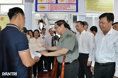 Thủ tướng: Chính quyền đóng vai trò kiến tạo để phục vụ nhân dân