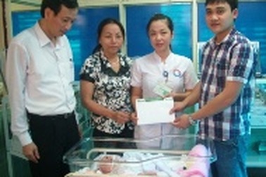 Hơn 12 triệu đồng tiếp tục đến với bé đa dị tật bị bỏ rơi   