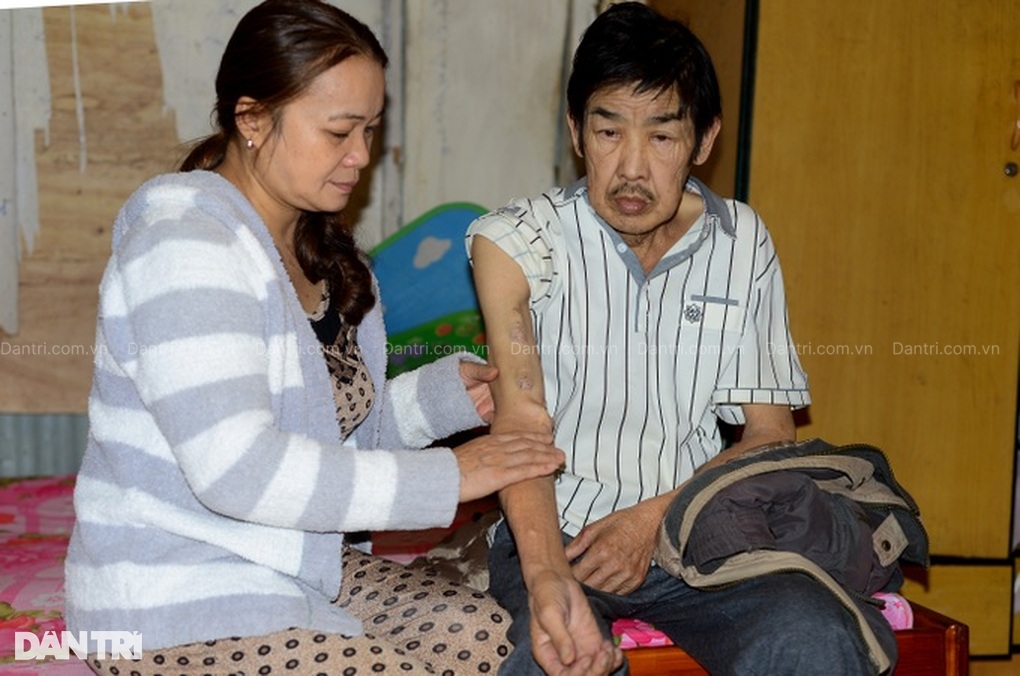 Cuộc sống khốn khổ của gia đình có 4 người bệnh nặng trong căn nhà chờ sập - 2 Cuộc sống khốn khổ của gia đình có 4 người bệnh nặng trong căn nhà chờ sập - 2