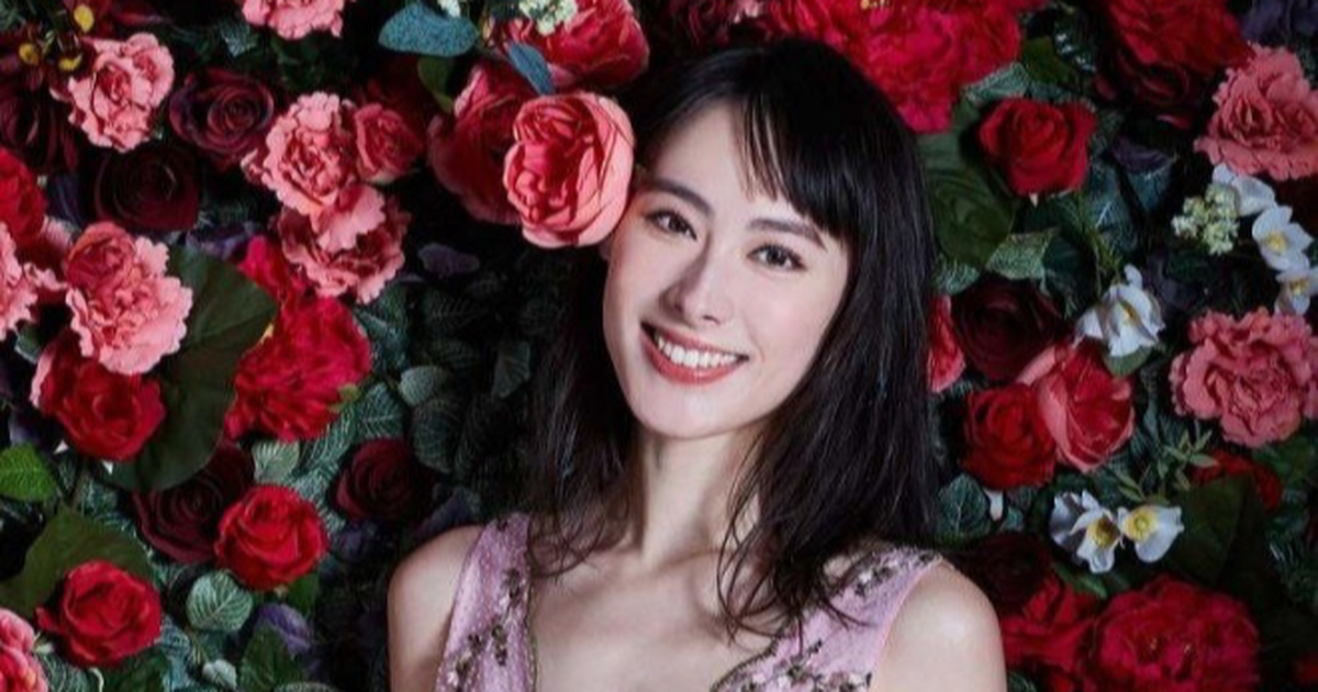 20歲美女放棄事業為億萬富翁生子的愛情故事