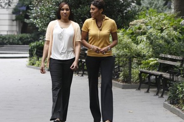 Nữ dọn phòng “tố” cựu giám đốc IMF cưỡng bức lần đầu lộ diện