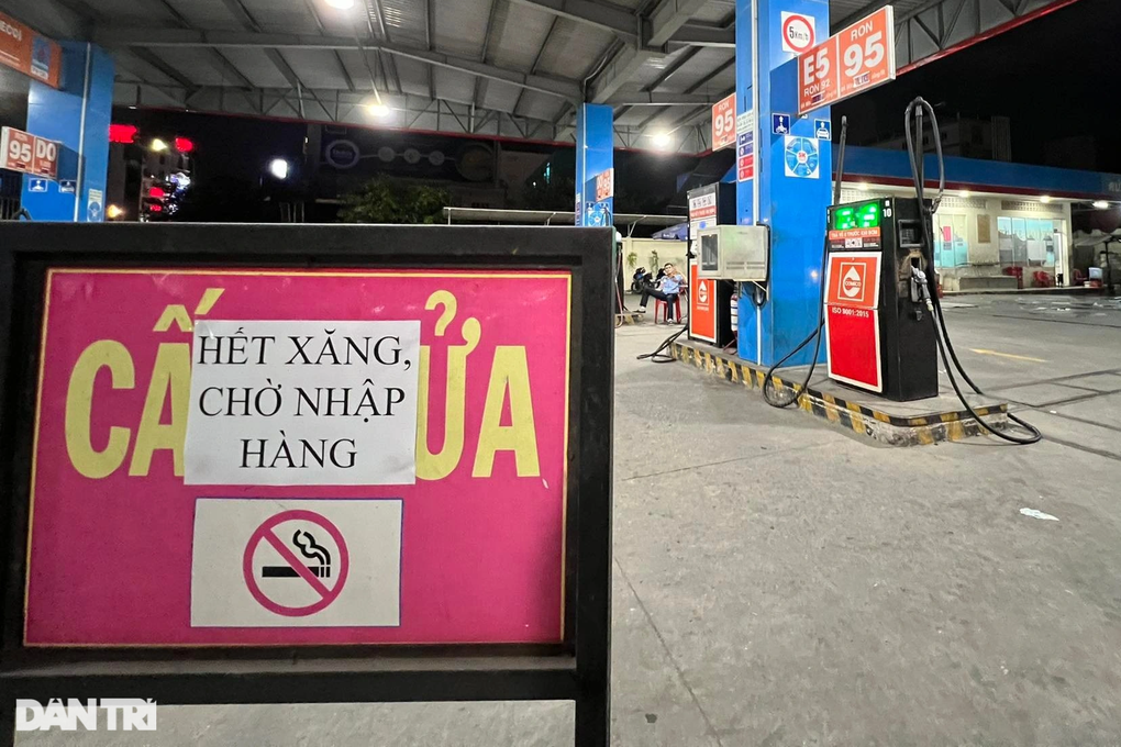 Nhiều cửa hàng xăng ở TPHCM ngừng bán - 3 Nhiều cửa hàng xăng ở TPHCM ngừng bán - 3
