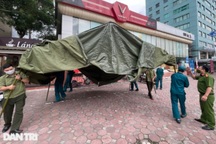 Hà Nội dựng lều dã chiến, kiểm tra giấy đi đường của người dân trong nội đô