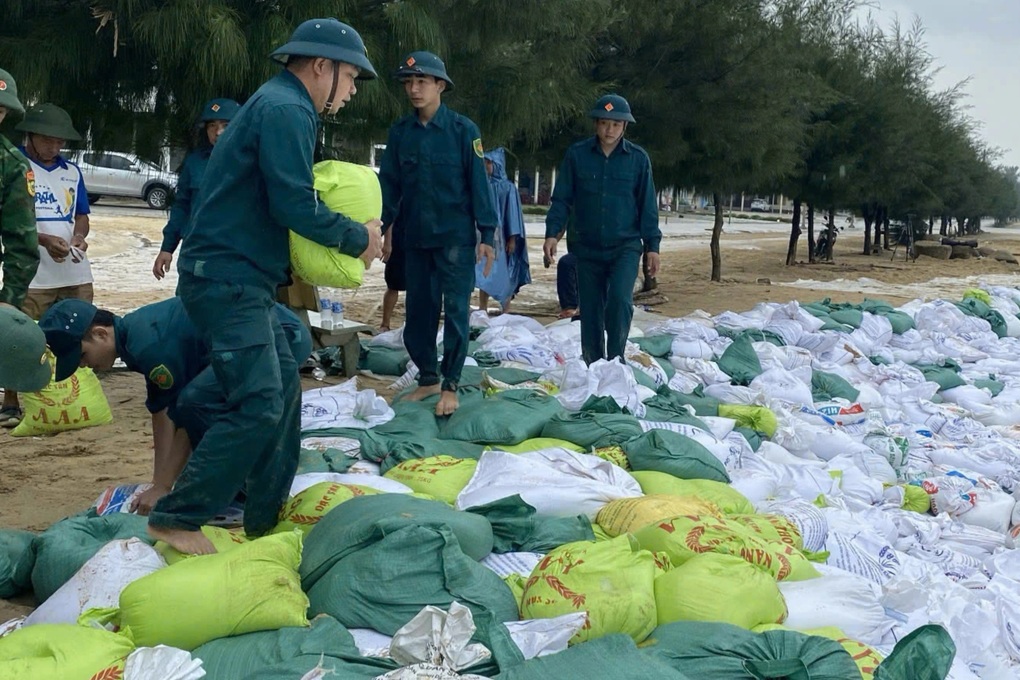 Đà Nẵng yêu cầu dân hạn chế ra đường, TT-Huế vận động dự trữ hàng hóa - 4 Đà Nẵng yêu cầu dân hạn chế ra đường, TT-Huế vận động dự trữ hàng hóa - 4