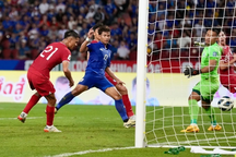 HLV Thái Lan cay đắng khi đội nhà mất vé đi tiếp vào tay Trung Quốc