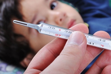 Làm gì khi bị sốt giữa mùa dịch sốt xuất huyết?