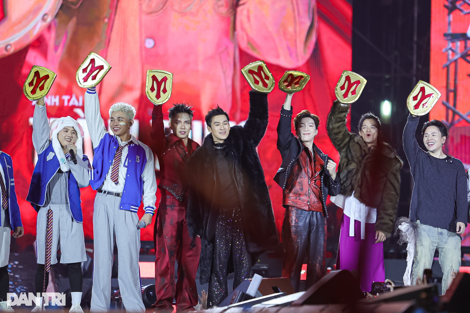 Concert Chông gai: Tự Long nhào lộn, các anh tài khóc trước 30.000 người - 5