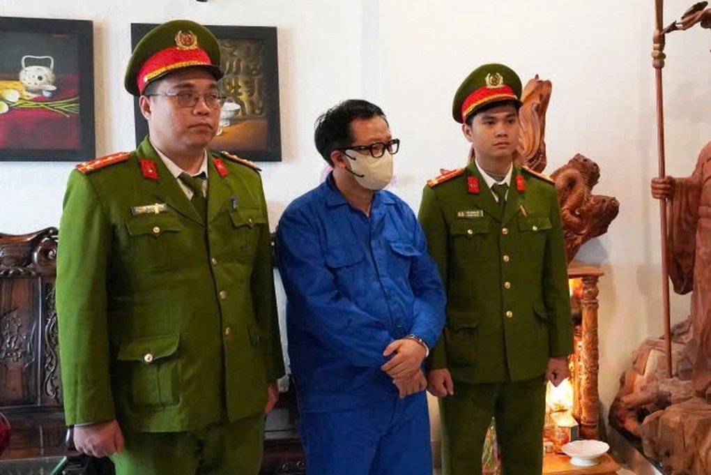 Giám đốc Đại học Huế bị đình chỉ sinh hoạt Đảng - 1 Giám đốc Đại học Huế bị đình chỉ sinh hoạt Đảng - 1