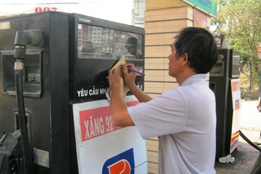 Bộ Công Thương bác tin đồn tăng giá xăng