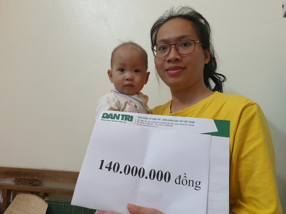 Bé 10 tháng tuổi mắc tim bẩm sinh được bạn đọc giúp đỡ 140 triệu đồng - 2 Bé 10 tháng tuổi mắc tim bẩm sinh được bạn đọc giúp đỡ 140 triệu đồng - 2