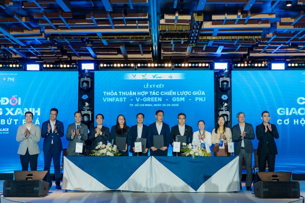 PNJ arbeitet mit umweltfreundlichen Transportunternehmen zusammen, um die Verpflichtung zu Net Zero - 2 zu erfüllen PNJ bắt tay các doanh nghiệp giao thông xanh, hướng tới cam kết Net Zero - 2