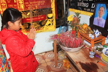 Nghẹn đắng "thư gửi mẹ đã qua đời" của bé gái 8 tuổi