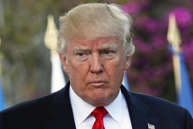 Tổng thống Trump chỉ trích truyền thông khi vừa trở về Mỹ